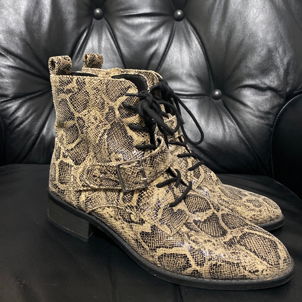 Express snake skin animal print heeled boot lace up zipper buckle Women's Size 9 - Picture 1 of 6